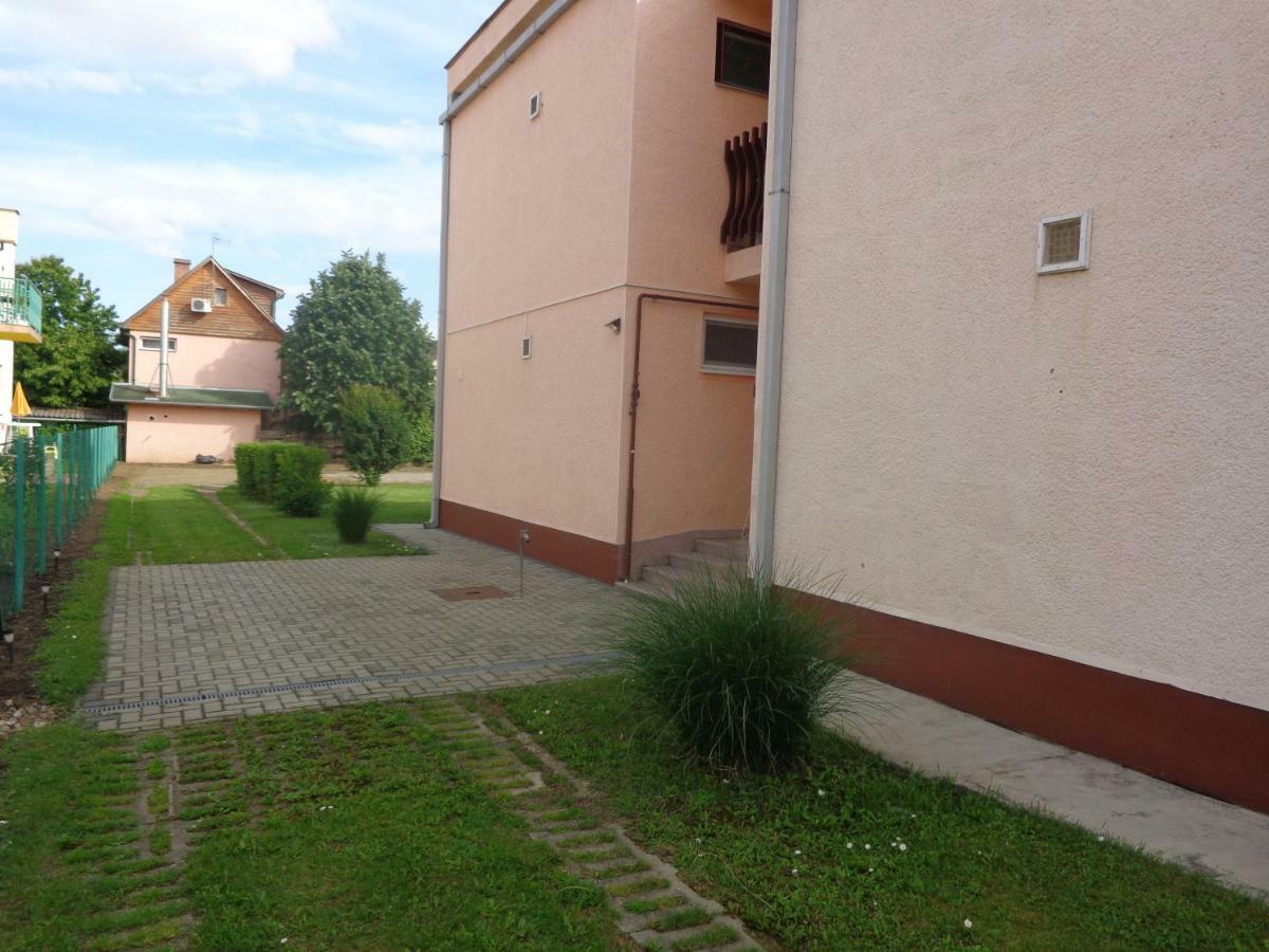 Angela Apartman Hajdúszoboszló Екстериор снимка
